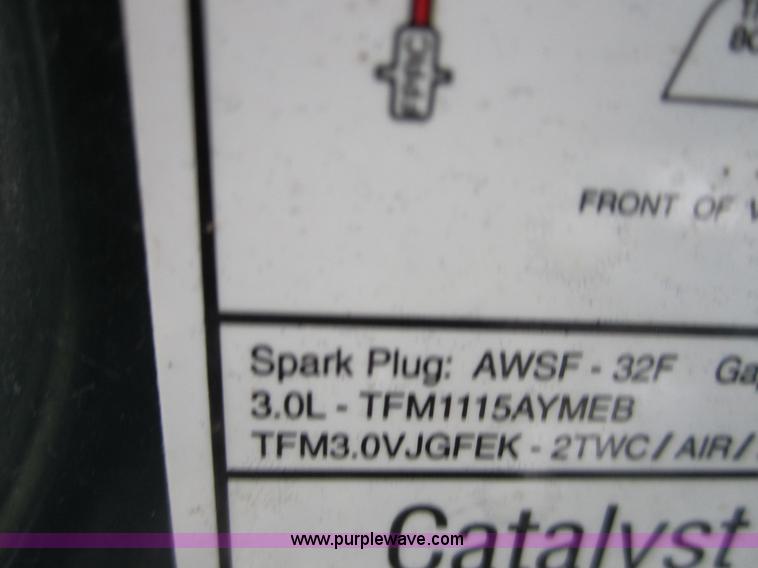 image for item 3877 1996 Ford Taurus LX