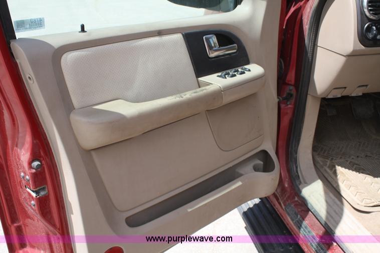 image for item 4780 2004 Ford Expedition XLT SUV