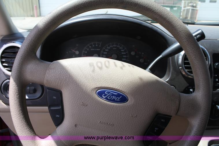 image for item 4780 2004 Ford Expedition XLT SUV