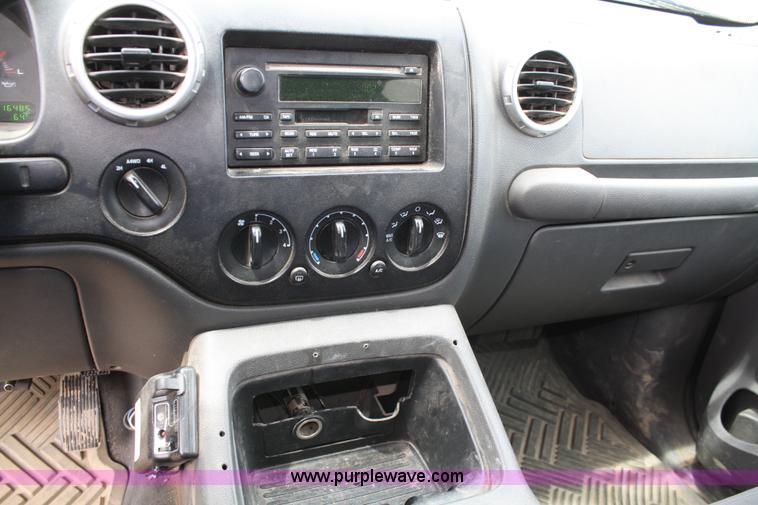 image for item 4781 2003 Ford Expedition XLT SUV