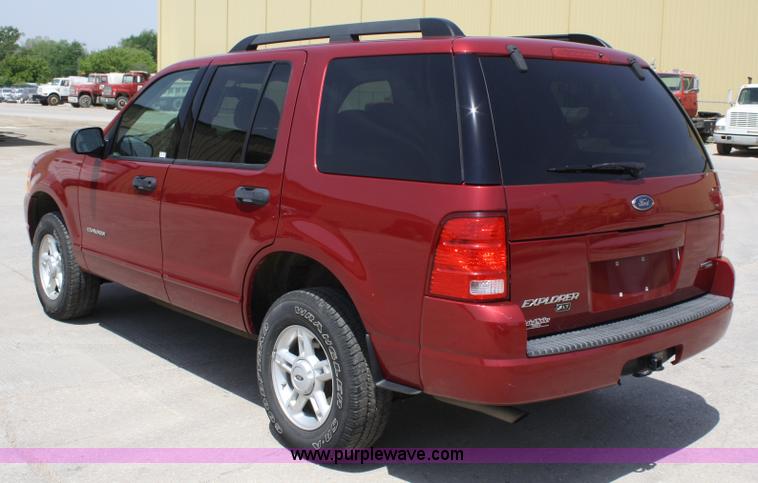 image for item 4986 2005 Ford Explorer XLT SUV