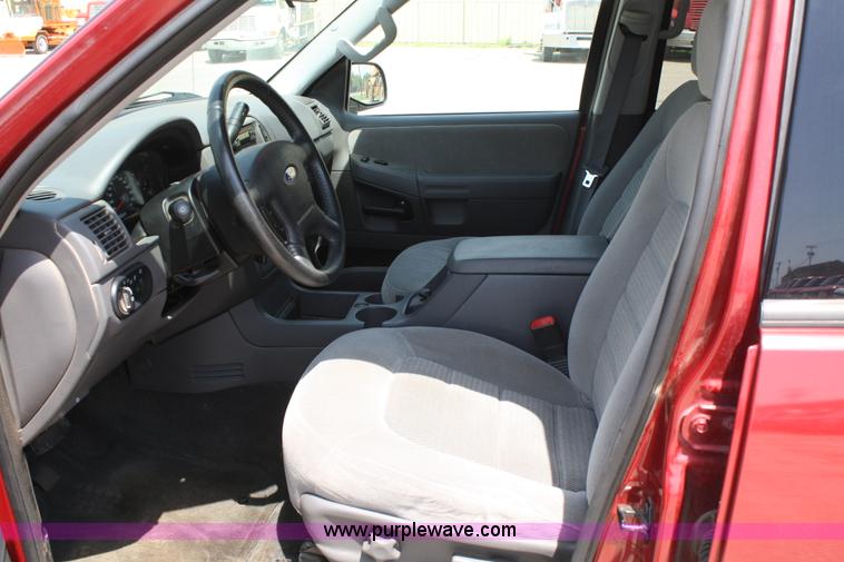 image for item 4986 2005 Ford Explorer XLT SUV