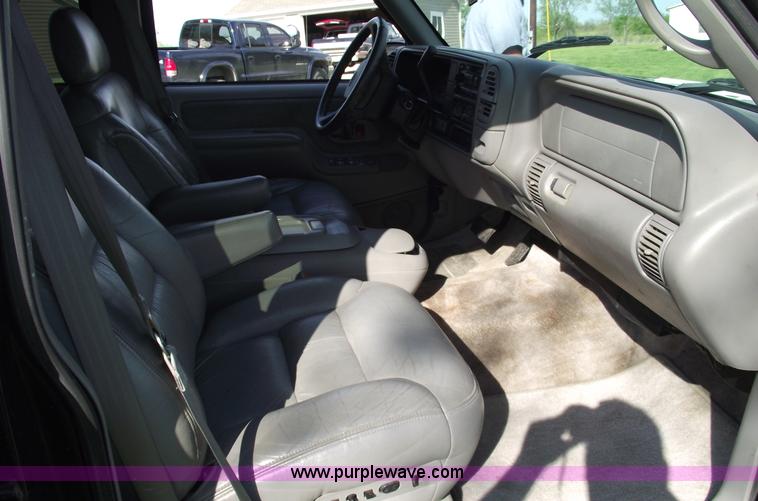 image for item 5497 1998 Chevrolet Suburban K2500 LT SUV