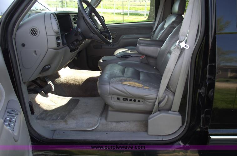 image for item 5497 1998 Chevrolet Suburban K2500 LT SUV