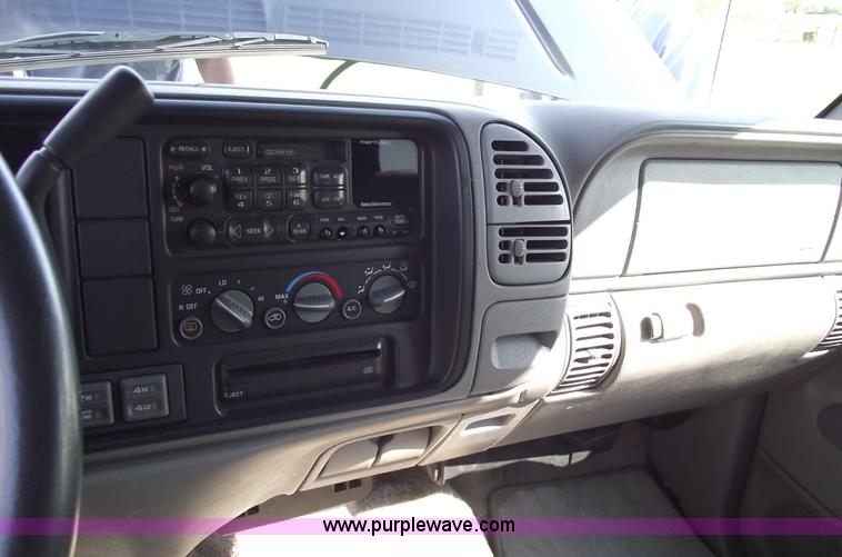 image for item 5497 1998 Chevrolet Suburban K2500 LT SUV