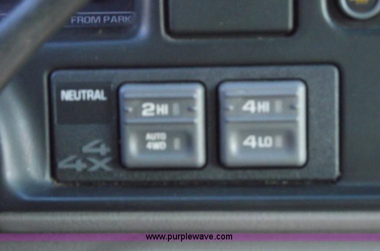 image for item 5497 1998 Chevrolet Suburban K2500 LT SUV