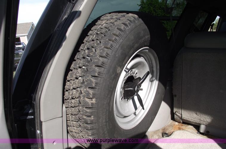 image for item 5497 1998 Chevrolet Suburban K2500 LT SUV