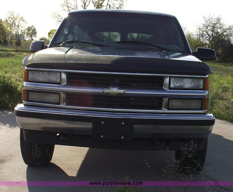image for item 5504 1997 Chevrolet Suburban K1500 LS SUV