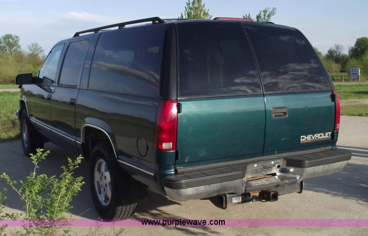 image for item 5504 1997 Chevrolet Suburban K1500 LS SUV