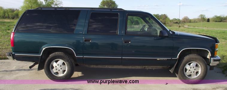 image for item 5504 1997 Chevrolet Suburban K1500 LS SUV