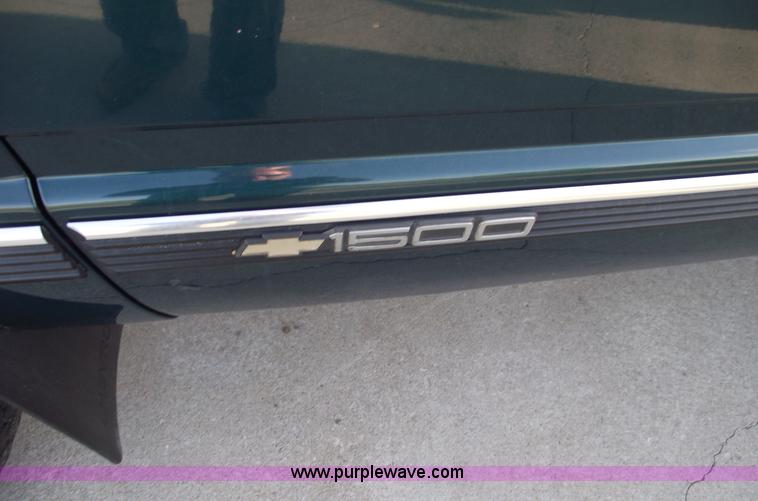 image for item 5504 1997 Chevrolet Suburban K1500 LS SUV