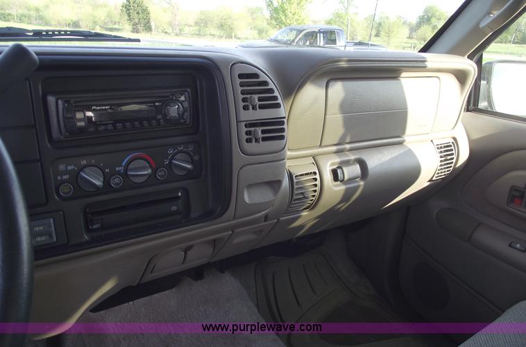 image for item 5504 1997 Chevrolet Suburban K1500 LS SUV