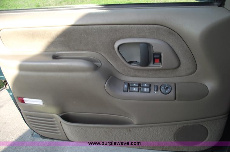 image for item 5504 1997 Chevrolet Suburban K1500 LS SUV