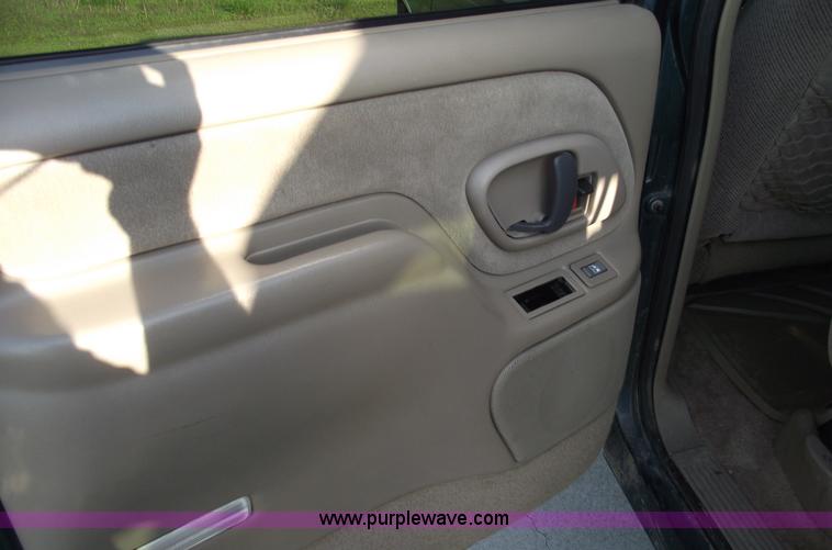 image for item 5504 1997 Chevrolet Suburban K1500 LS SUV