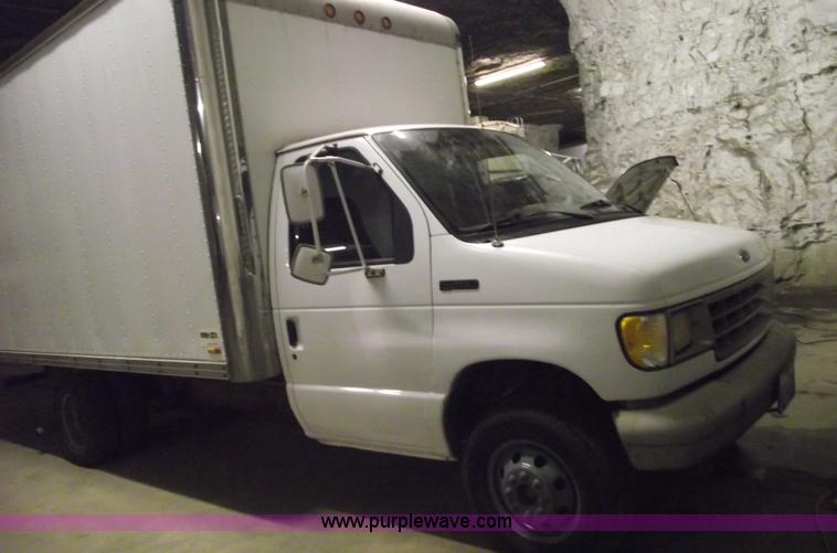 image for item 5523 1992 Ford E350 box truck