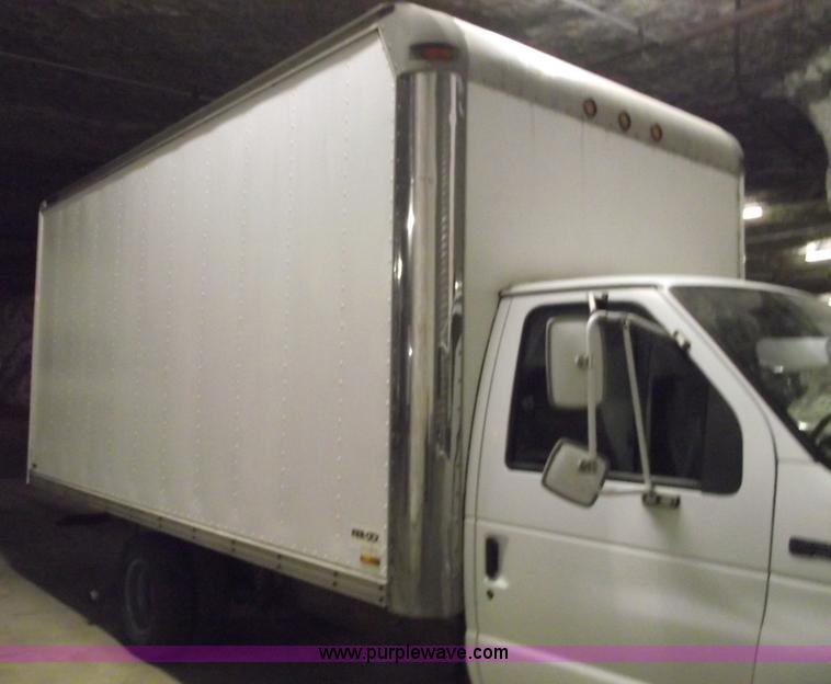 image for item 5523 1992 Ford E350 box truck