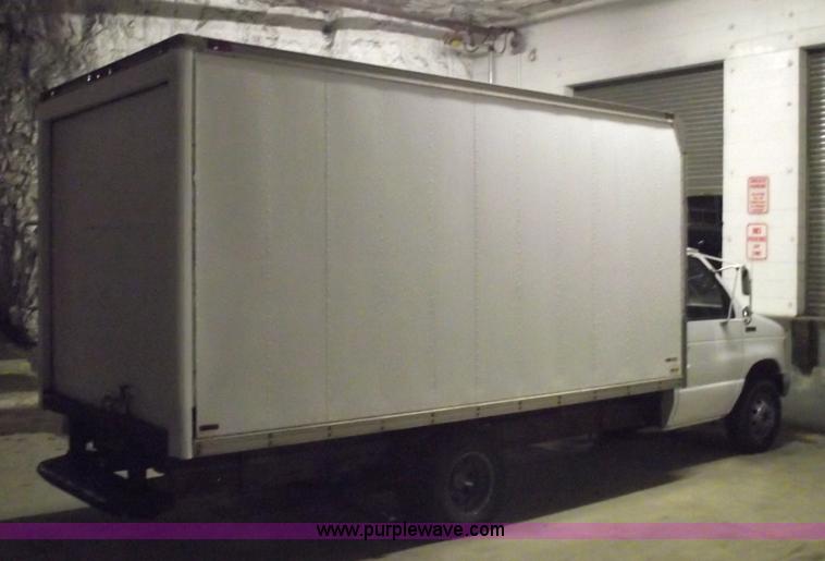 image for item 5523 1992 Ford E350 box truck
