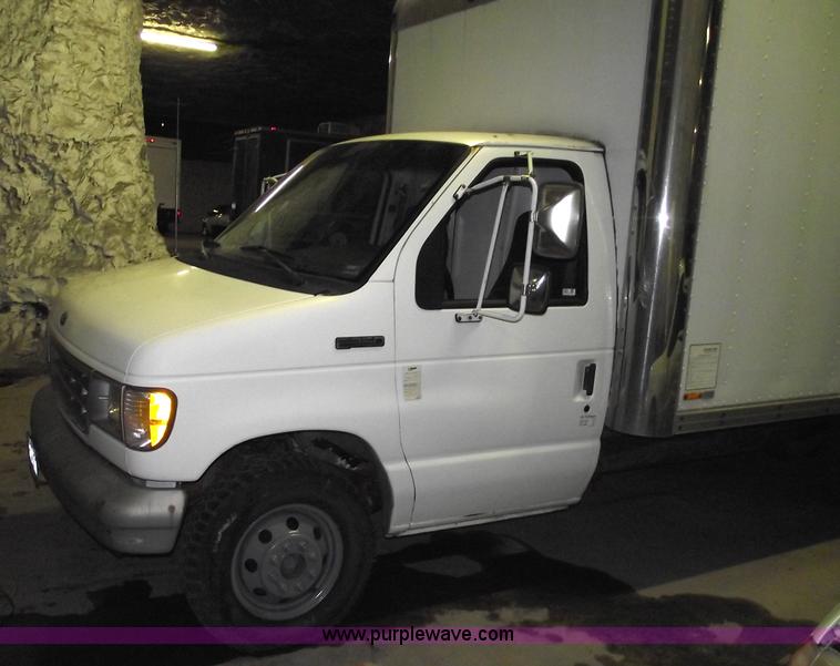 image for item 5523 1992 Ford E350 box truck