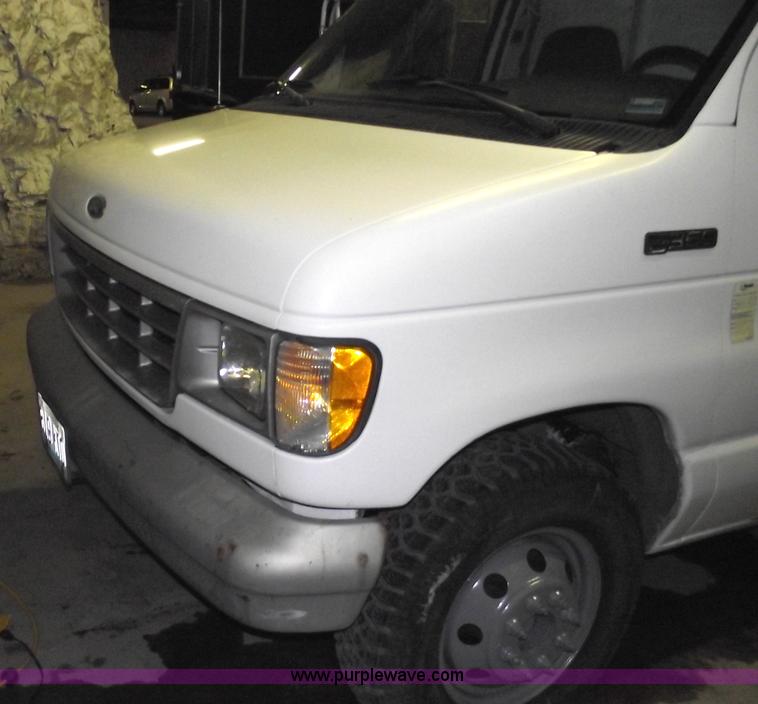 image for item 5523 1992 Ford E350 box truck