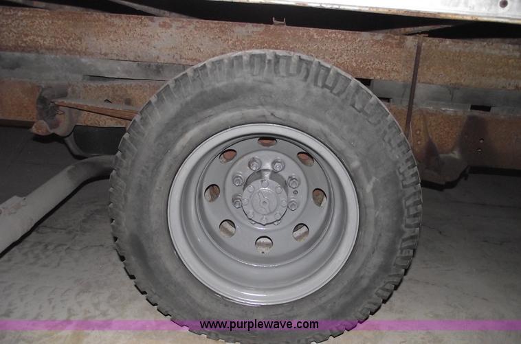 image for item 5523 1992 Ford E350 box truck