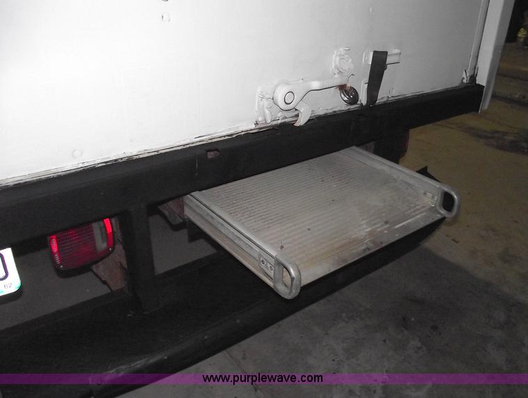 image for item 5523 1992 Ford E350 box truck