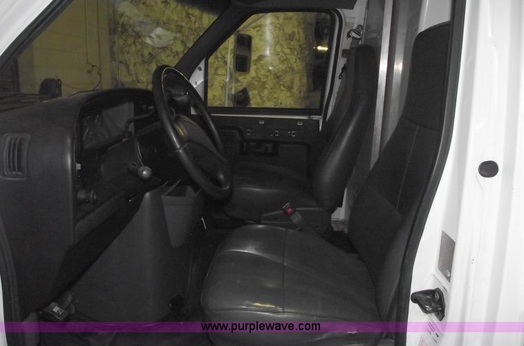 image for item 5523 1992 Ford E350 box truck