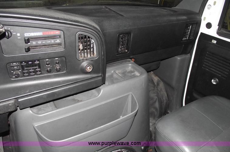 image for item 5523 1992 Ford E350 box truck