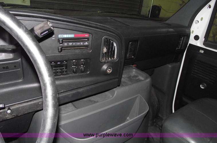 image for item 5523 1992 Ford E350 box truck
