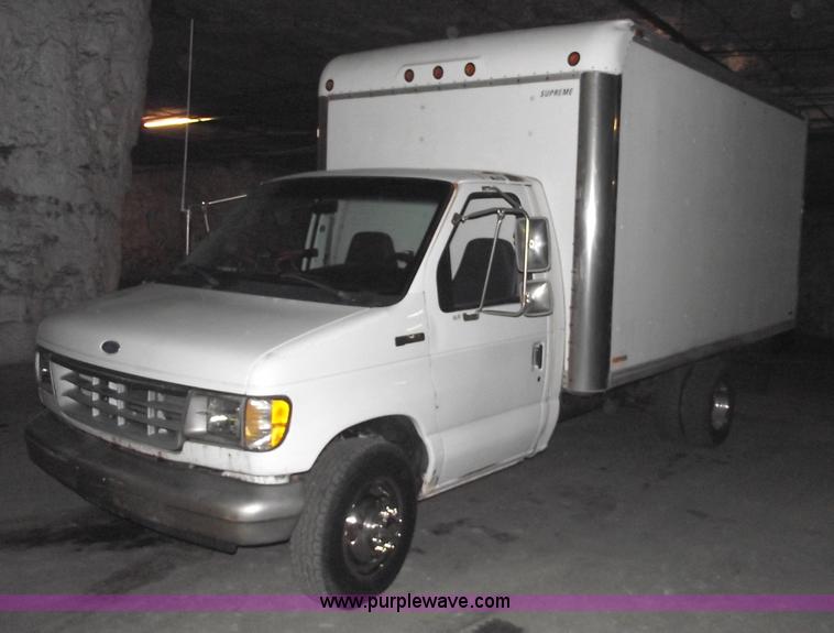 image for item 5524 1993 Ford E350 box truck