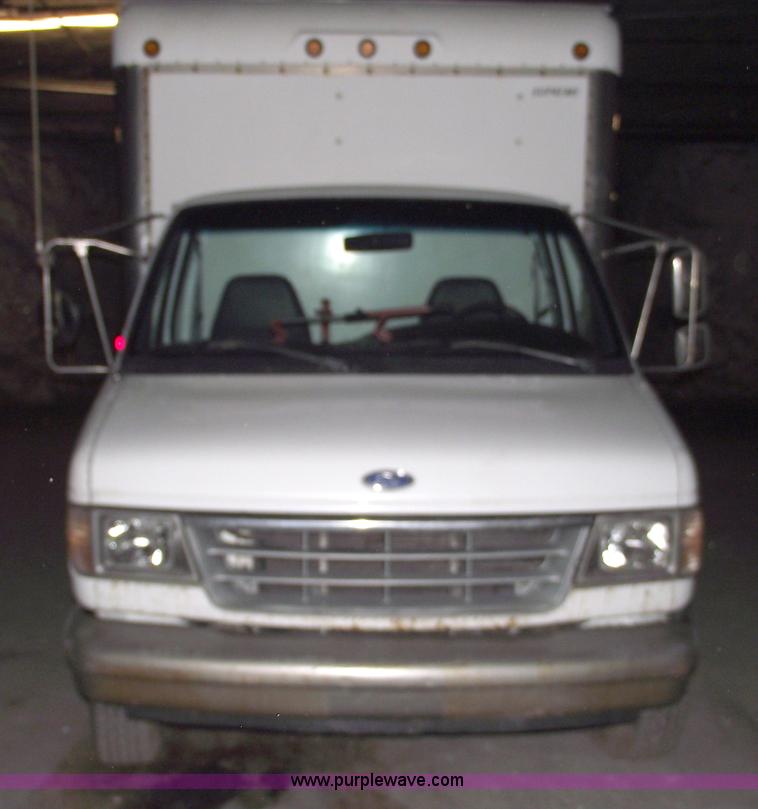 image for item 5524 1993 Ford E350 box truck