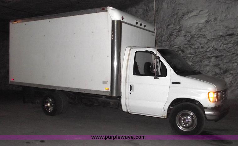 image for item 5524 1993 Ford E350 box truck