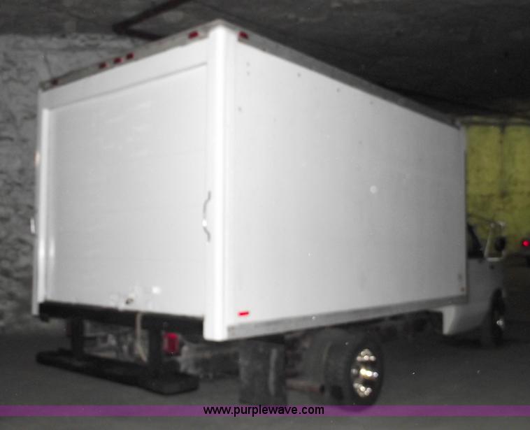 image for item 5524 1993 Ford E350 box truck