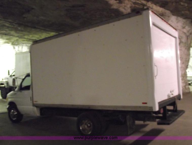 image for item 5524 1993 Ford E350 box truck