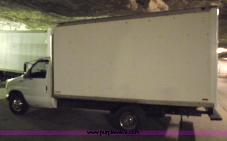 image for item 5524 1993 Ford E350 box truck