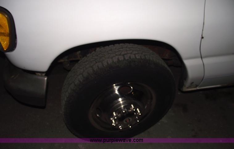 image for item 5524 1993 Ford E350 box truck