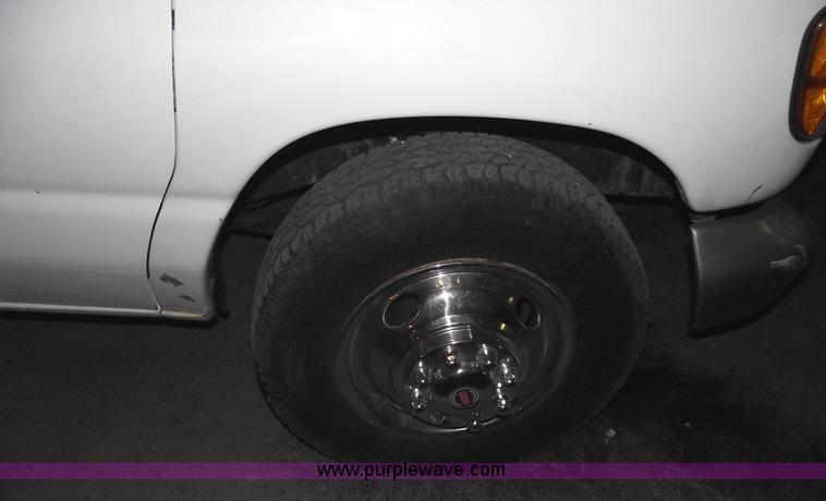 image for item 5524 1993 Ford E350 box truck