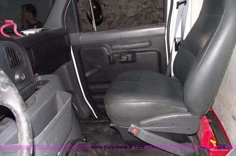 image for item 5524 1993 Ford E350 box truck