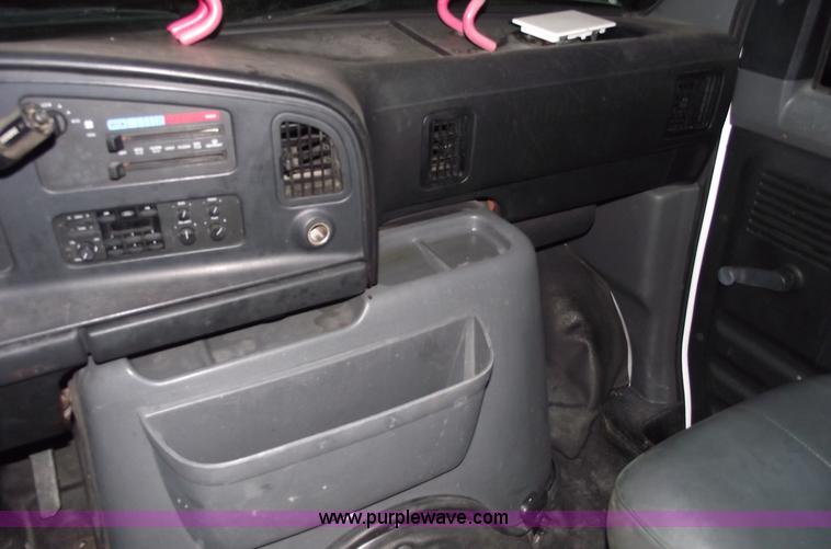 image for item 5524 1993 Ford E350 box truck