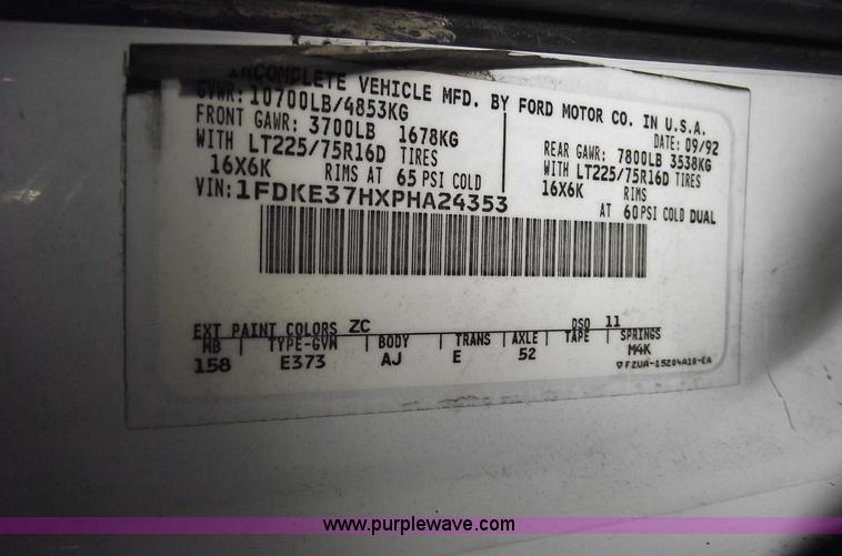 image for item 5524 1993 Ford E350 box truck