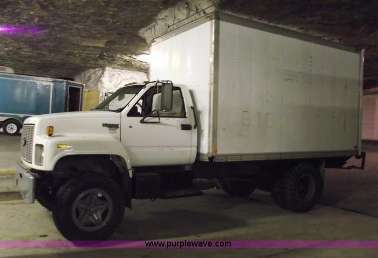 image for item 5525 1990 Chevrolet Kodiak box truck