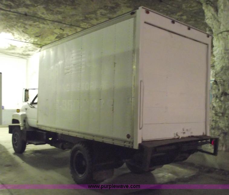 image for item 5525 1990 Chevrolet Kodiak box truck