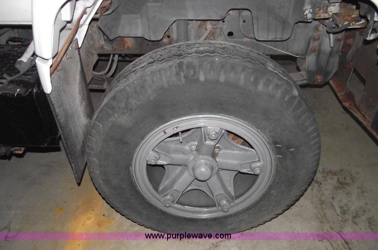 image for item 5525 1990 Chevrolet Kodiak box truck