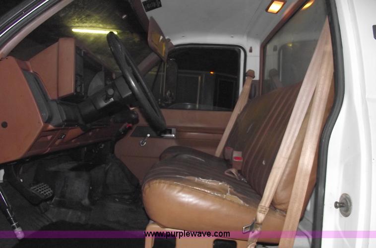 image for item 5525 1990 Chevrolet Kodiak box truck