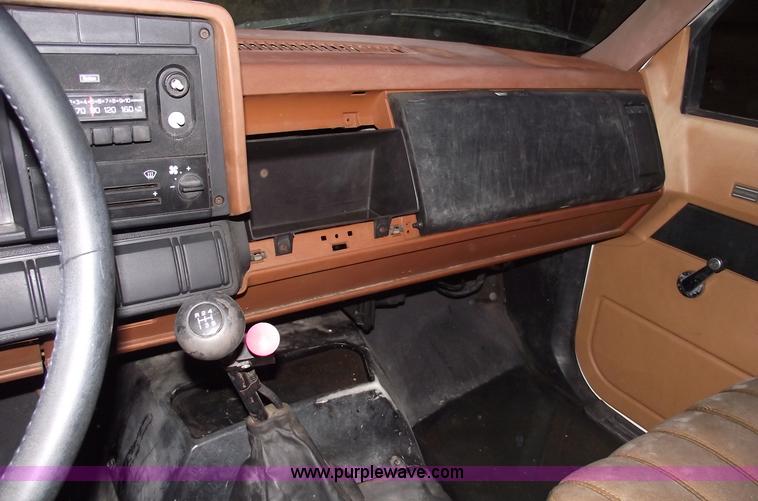 image for item 5525 1990 Chevrolet Kodiak box truck