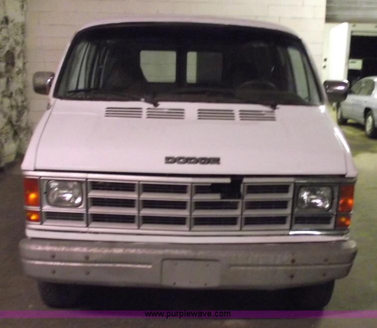 image for item 5532 1992 Dodge Ram B250 cargo van