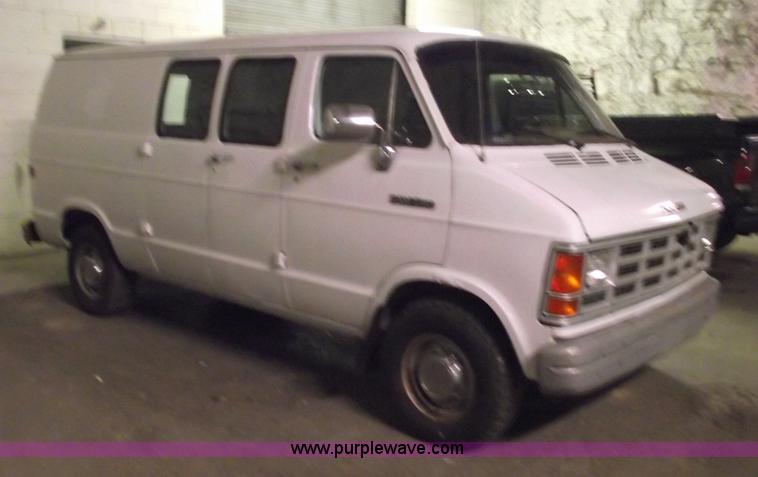 image for item 5532 1992 Dodge Ram B250 cargo van