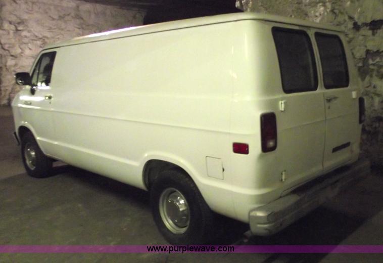 image for item 5532 1992 Dodge Ram B250 cargo van