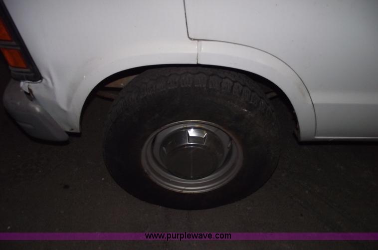 image for item 5532 1992 Dodge Ram B250 cargo van
