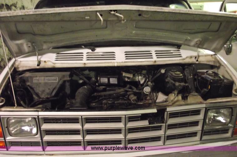 image for item 5532 1992 Dodge Ram B250 cargo van