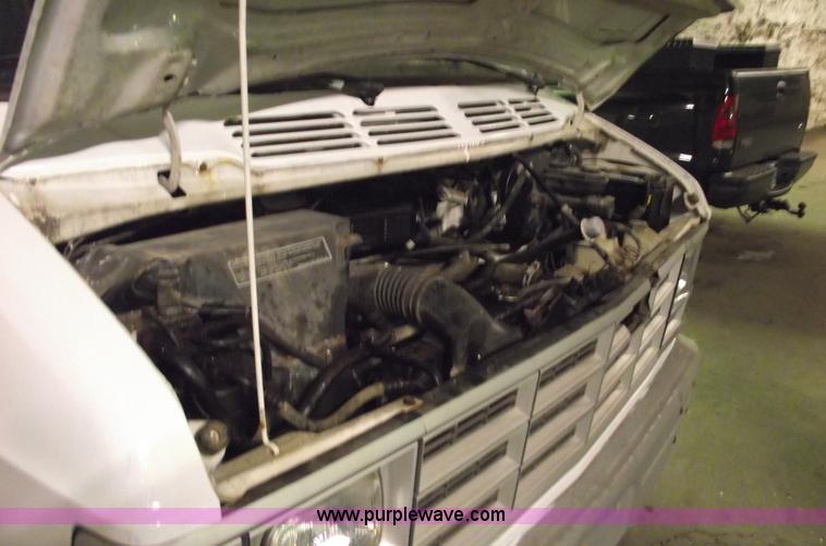image for item 5532 1992 Dodge Ram B250 cargo van